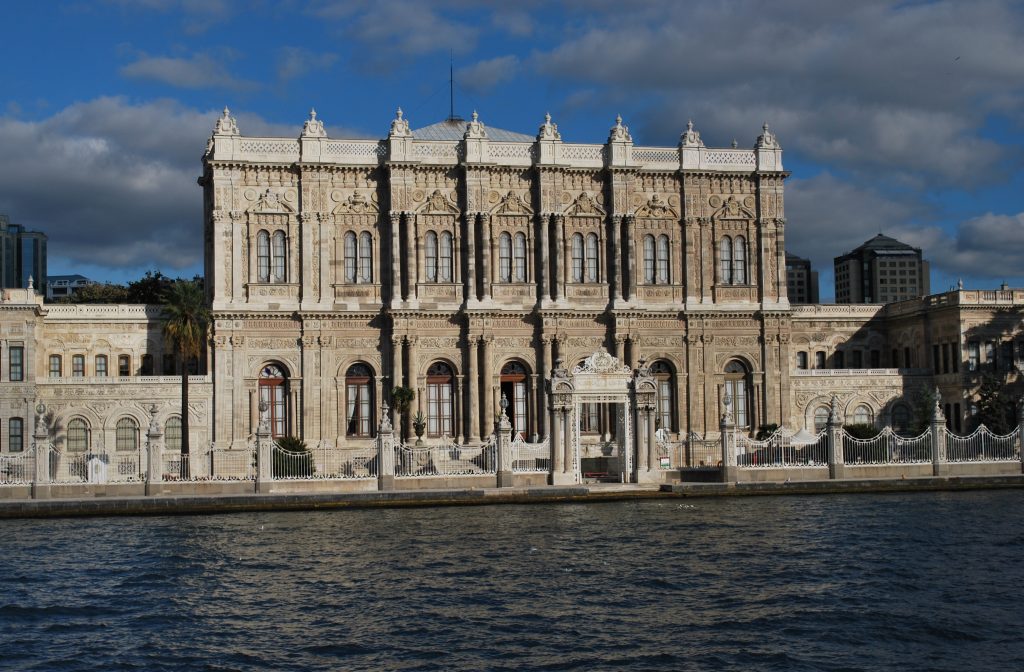 Dolmabahçe_Palace_from_the_sea