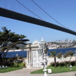Bosphorus_Bridge_seen_from_the_garden_of_Beylerbeyi_Palace