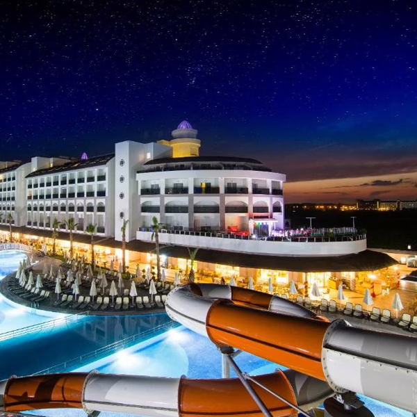 LRS Port River Hotel & Spa — vendndodhje buzë lumit në Side me ambient familjar