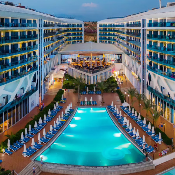 Vikingen Infinity Resort & Spa — aqua park i madh dhe plazh privat në Side